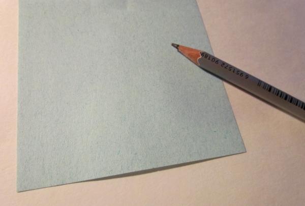 Blatt Papier und Bleistift