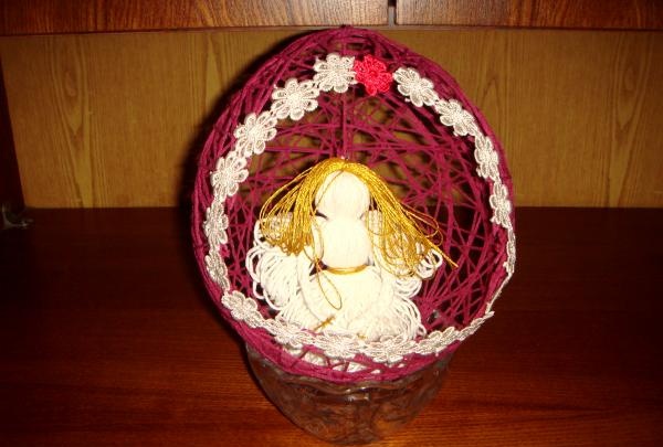 Angel in a ball of threads
