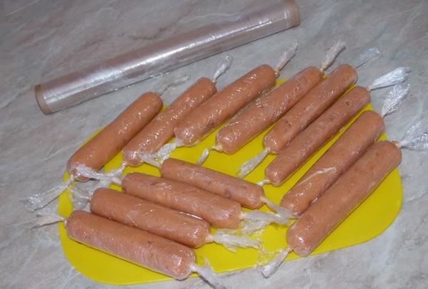 Forming sausages