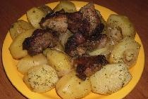 البطاطا المخبوزة مع اللحم في الأكمام