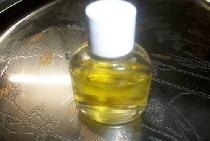 Cara membuat minyak wangi afrodisiak anda sendiri