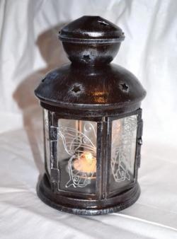 Decorating a lantern