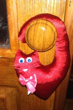 Pisică de jucărie moale în formă de inimă