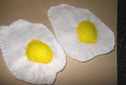 Scrambled eggs made of felt
