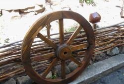 Making a wooden cart wheel