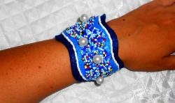 Felt bracelet with bead pattern