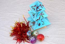 شجرة عيد الميلاد الحجمية مصنوعة من الورق