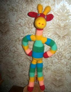 How to make an adorable rainbow giraffe for a child?