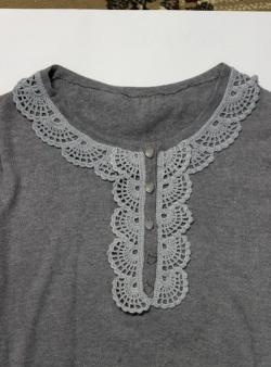 How to decorate a sweater with lace