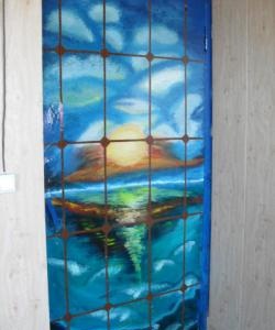 We draw a sea sunset and decorate an old door