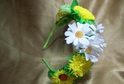 Ikat kepala kelas master dengan dandelion dan bunga aster diperbuat daripada foamiran