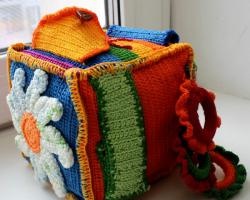 Crochet educational cube
