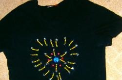 How to decorate a T-shirt with pins and beads