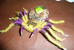 Spider made of foil and thread