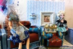 Kunglig soffa för en docka