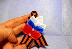 Brooch "Spikelet tricolor" mula sa St. George's ribbon