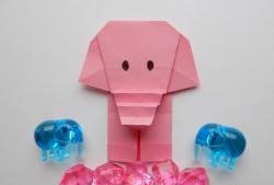 Wie man mit der Origami-Technik einen Elefanten bastelt