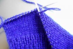 Schlaufe an Schlaufe stricken – Maschen links stricken und rechts stricken