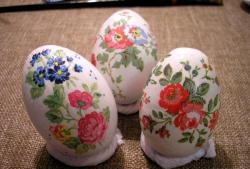 Decoupage-eieren voor Pasen