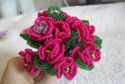 Roztomilá fialka vyrobená z korálok