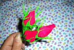 Gofruotas popierinis rožių pumpuras