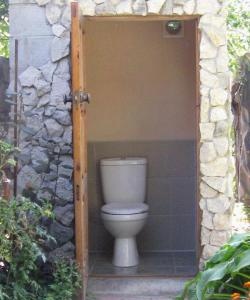 Toilette im Garten