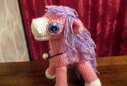 Cheval poney au crochet