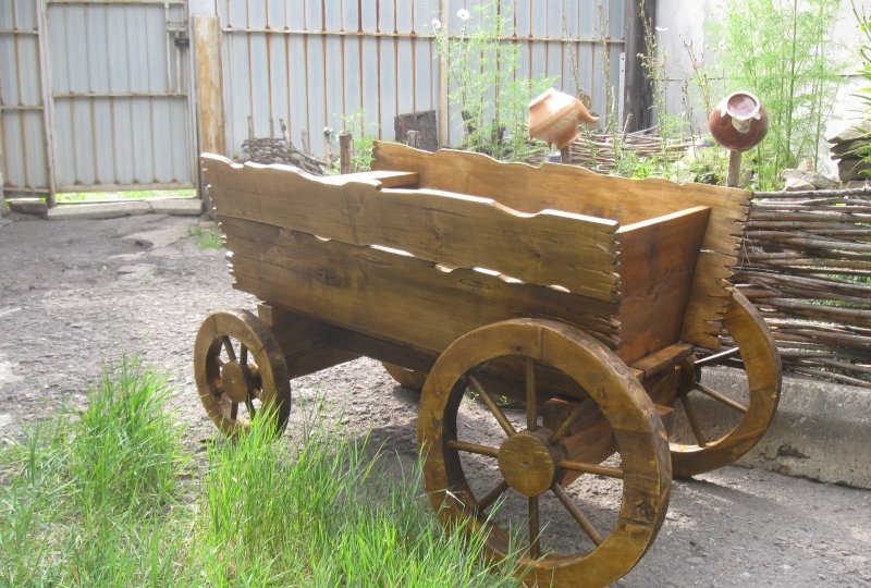 Making a wooden chaise