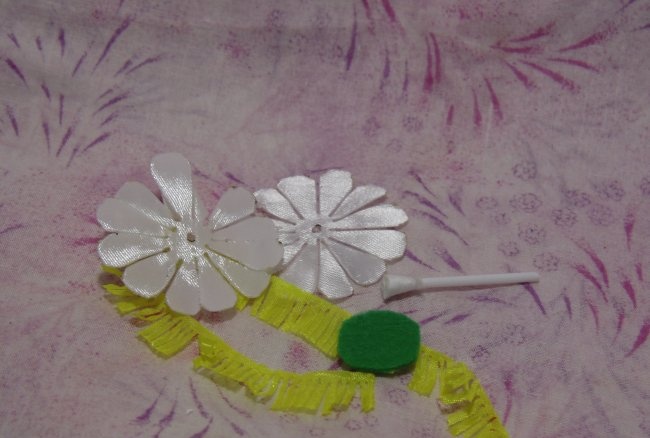 Tiara com flores silvestres