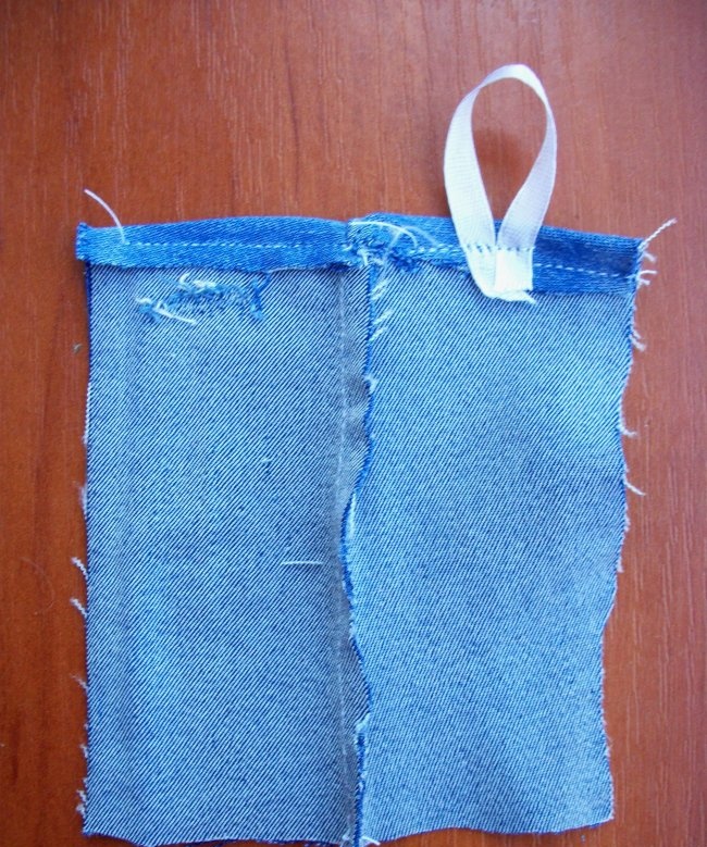 Vêtements pour poupée fabriqués à partir de vieux jeans