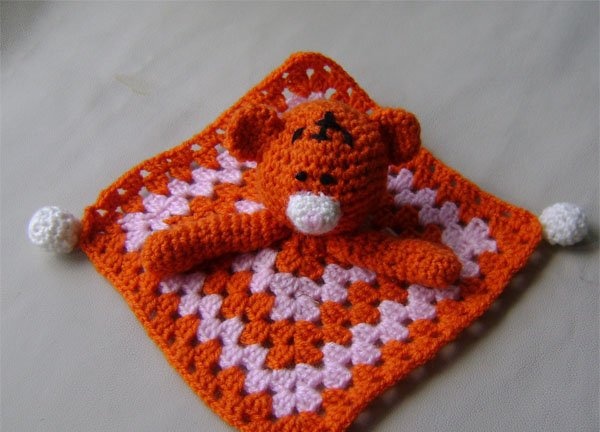 How to crochet a comforter for a newborn