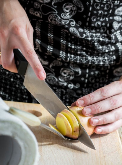 Keptos Hasselback bulvės su česnakais ir čiobreliais