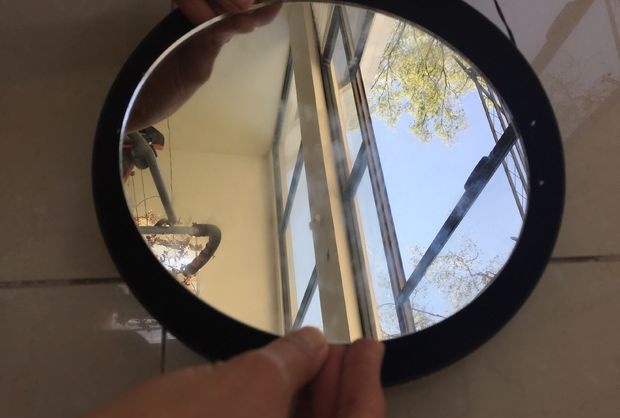 Chiếc gương mới từ chiếc chảo rán cũ