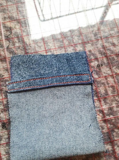 Heller Rucksack aus alten Jeans