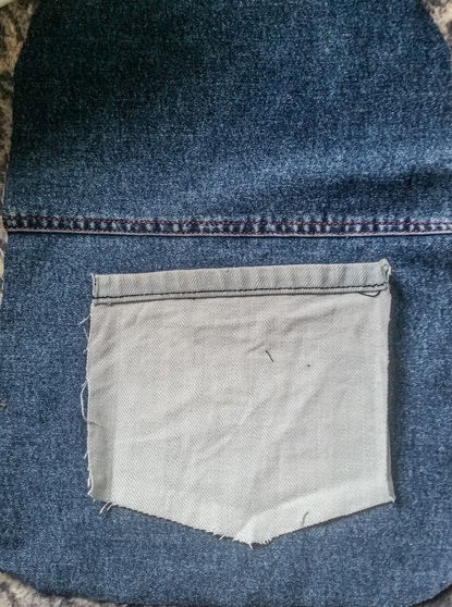 Heller Rucksack aus alten Jeans