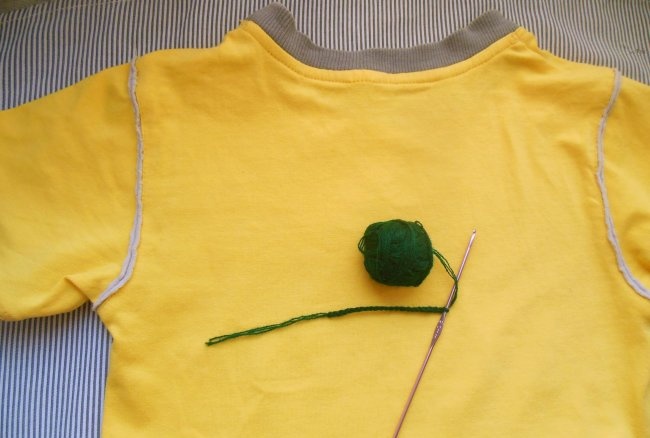 Плетена на една кука тропическа апликация за лятна тениска