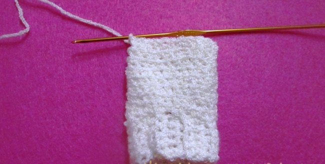 Manoplas rascadoras de crochet para recién nacidos.