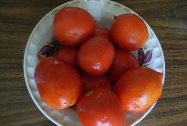 Tomates secados al sol para el invierno.