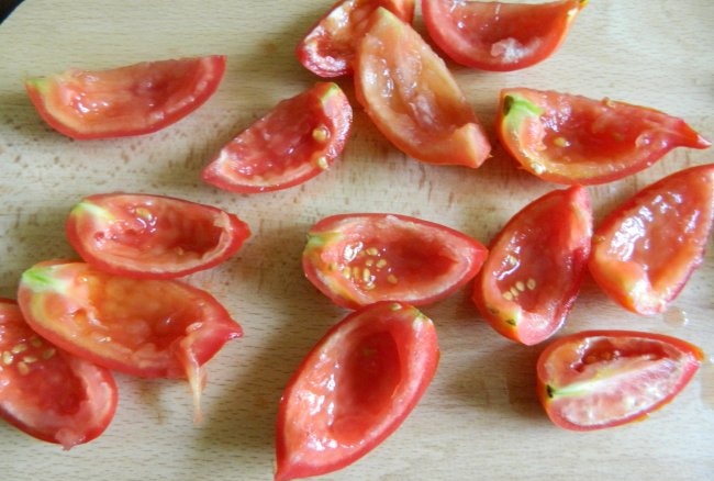 Tomates secados al sol para el invierno.