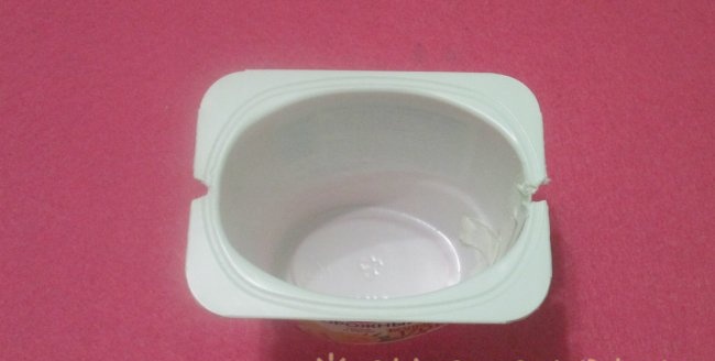 Korg gjord av en yoghurtburk