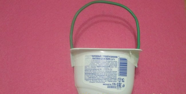 Joghurtos üvegből készült kosár