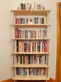 Adjustable bookshelf