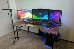 escritorio de computadora sencillo