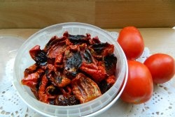 Sun-dried tomatoes for the winter