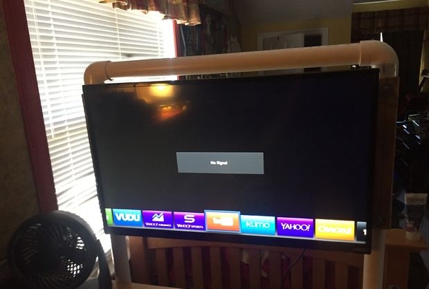 TV stalak od PVC cijevi