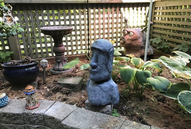 Garden figurines – Moai