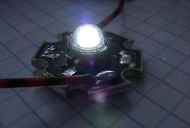 Jednoduchý ovladač pro vysoce výkonnou LED