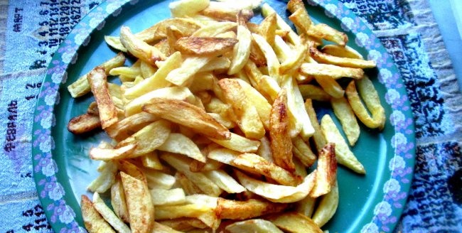 Pommes frites i papirkuvert