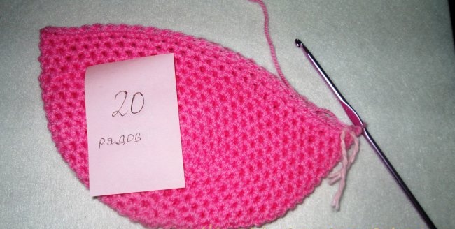 Bonnet au crochet avec un nœud pour bébé