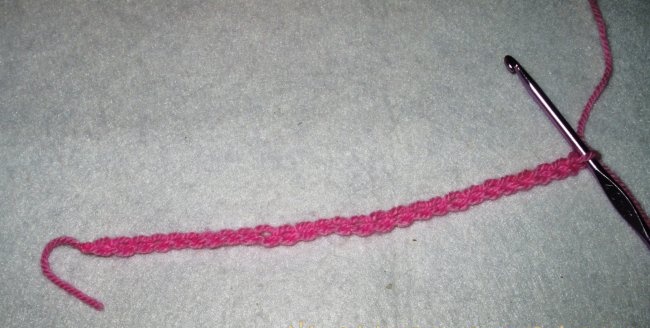 Bonnet au crochet avec un nœud pour bébé